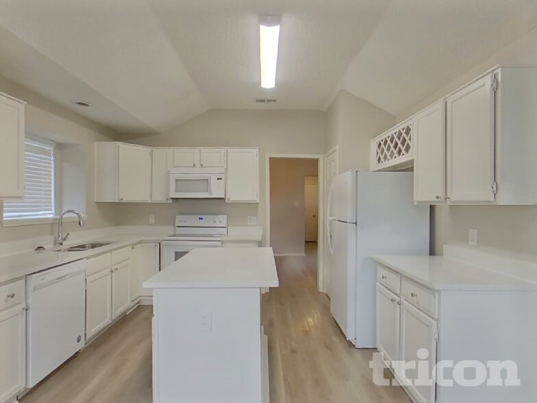 Building Photo - 907 Ponds Ct