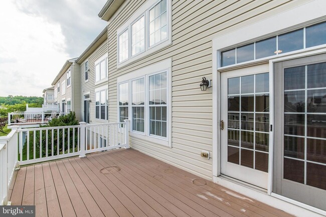 Building Photo - 415 Granville Ct