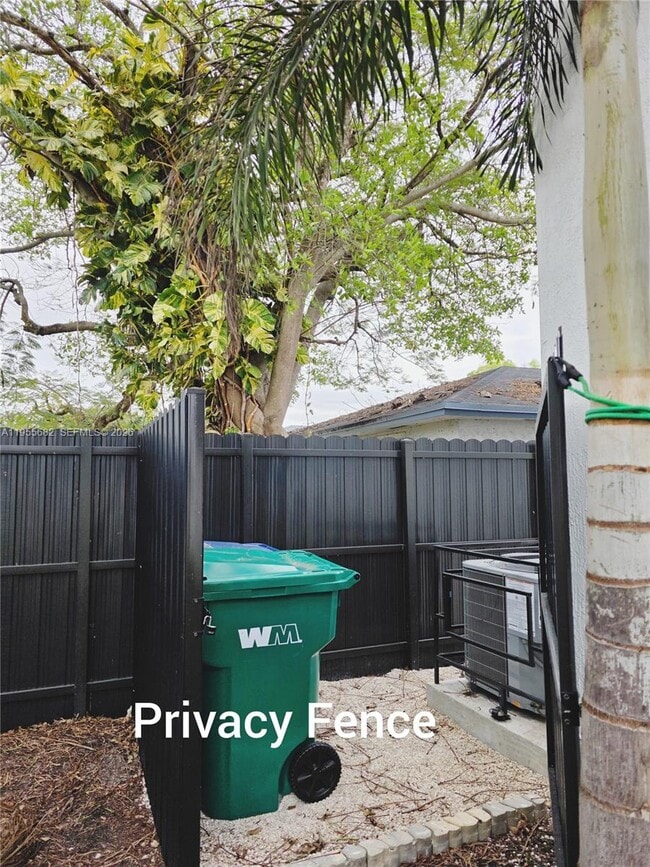 Building Photo - 1313 NW 6th Ave