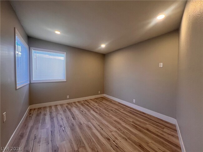 Building Photo - 2624 E Brady Ave