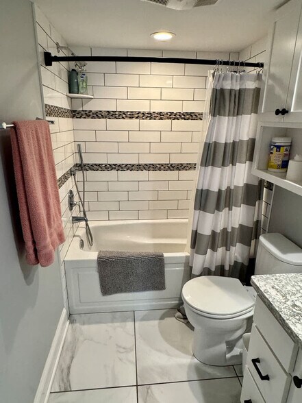 Building Photo - 14386 Calvert St