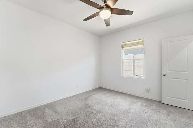 Building Photo - Modern Litchfield Park Home | 4 Bed, RV Gate + Open Kitchen