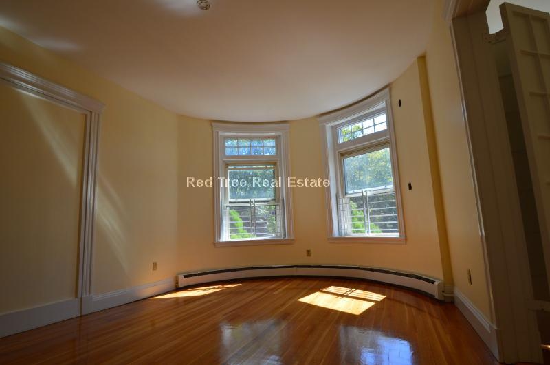 Building Photo - 1906 Beacon St