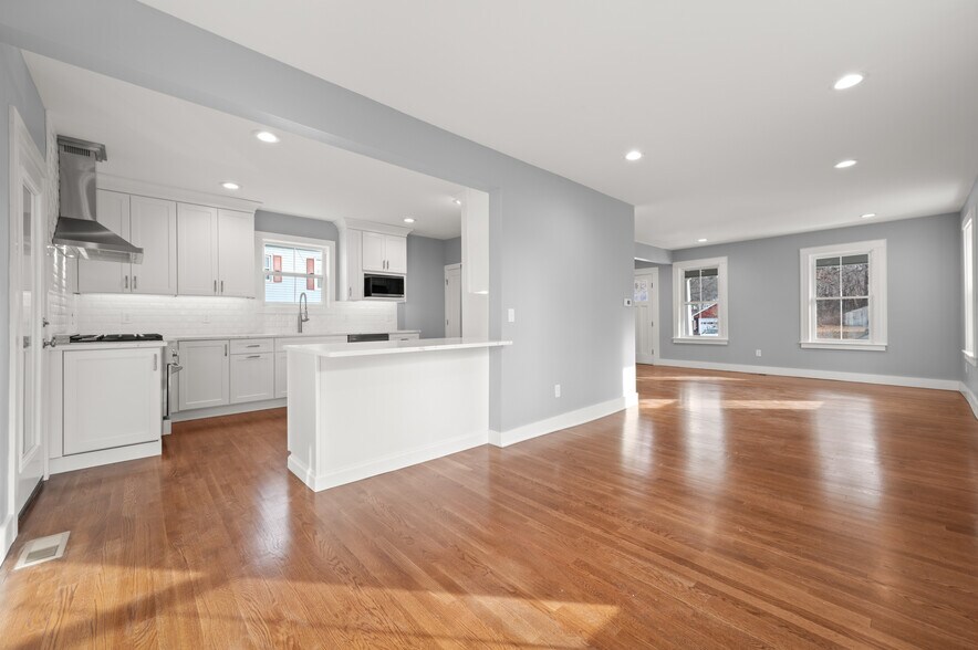 Dining - 16 West Rd
