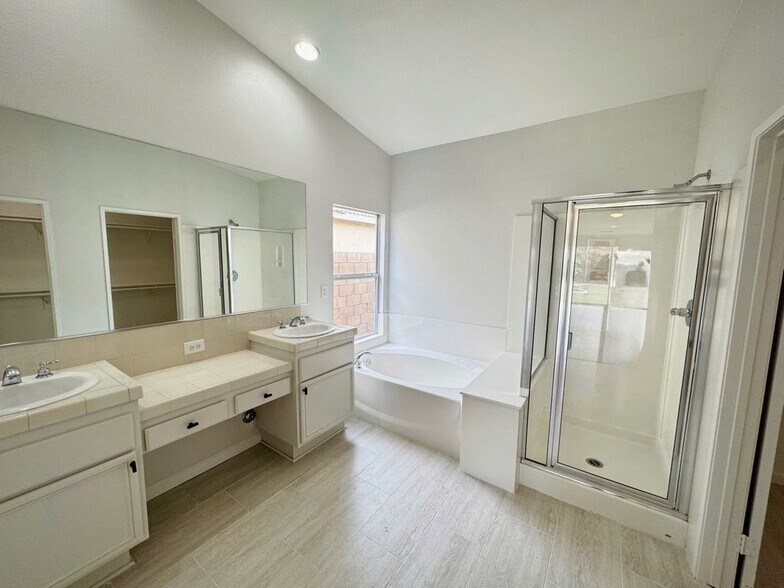 Building Photo - 81464 Avenida Esmeralda