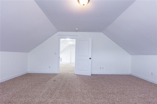 Building Photo - 2288 Oakview Rd NE