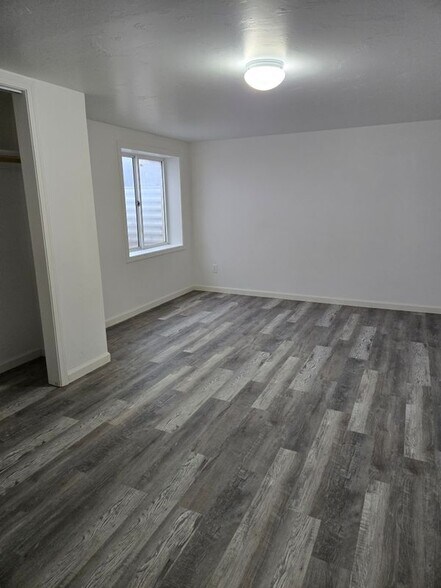 Building Photo - 110 5th Ave E