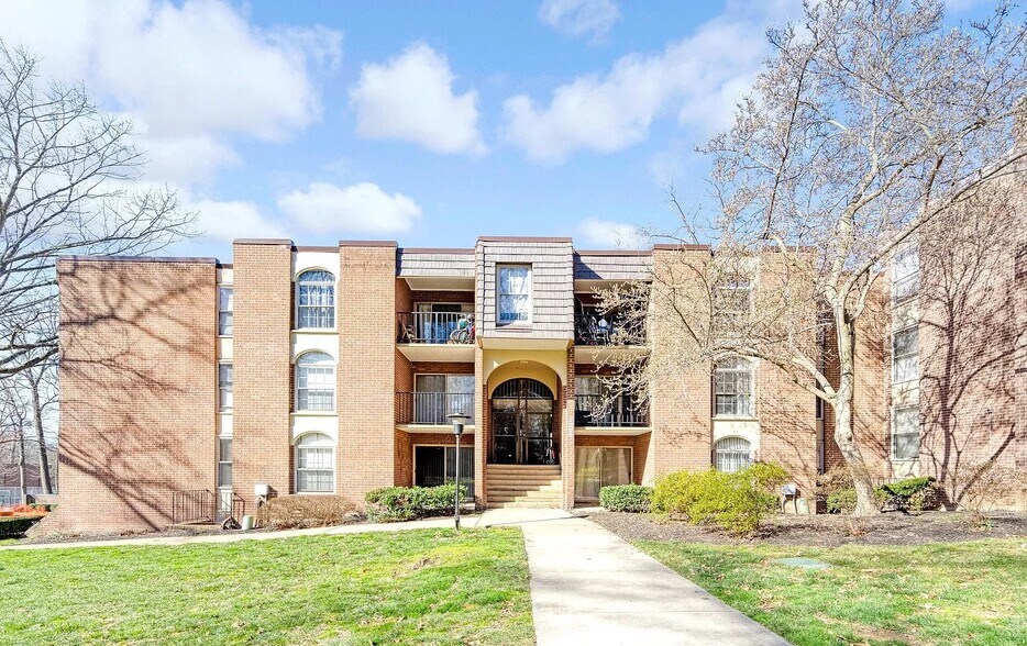 Building Photo - 3304 Woodburn Village Dr
