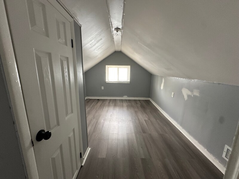 Building Photo - 308 W Almond St