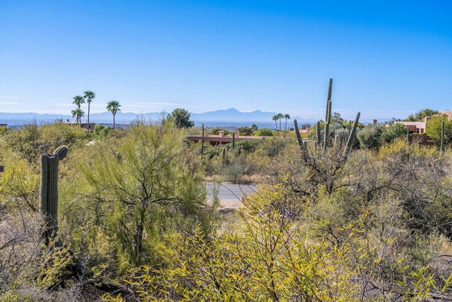 Building Photo - 6655 N Canyon Crest Dr