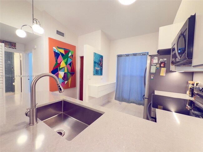 Building Photo - 3078 S Oakland Forest Dr