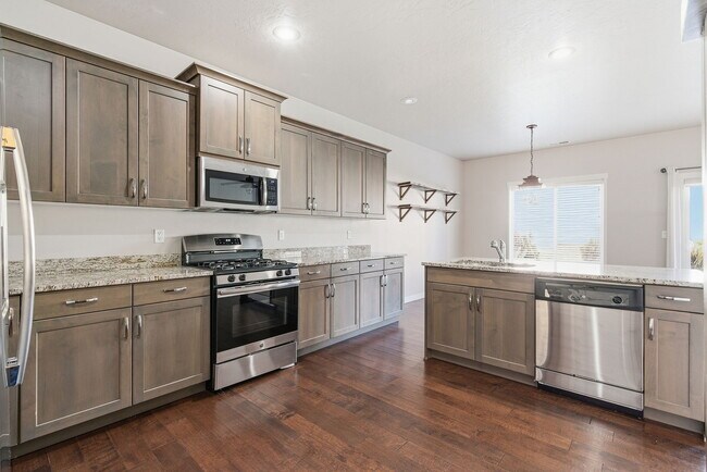 Building Photo - 9138 W Tillamook Dr