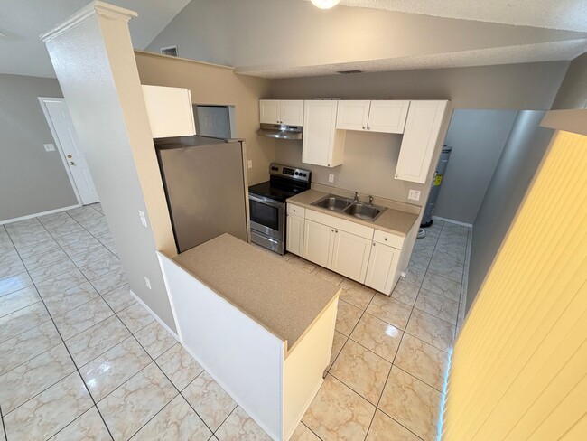 Building Photo - Charming 3 Bd/1 Ba Home with Spacious Backyard & Prime Location!