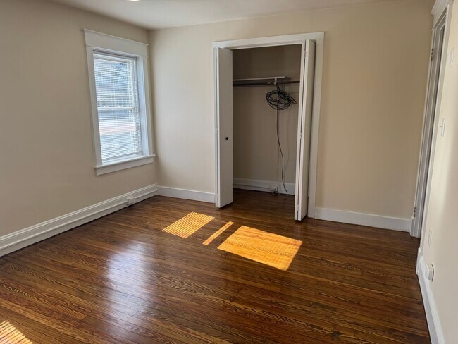 Building Photo - 1309 Broadway