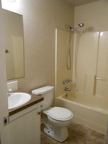 Main Bath - 1217 Oak Dr.