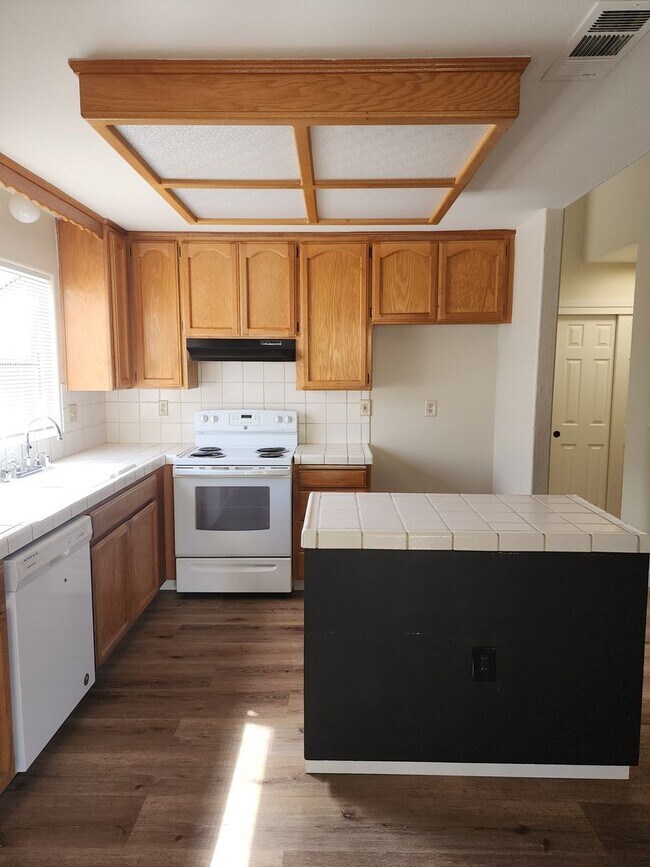 Building Photo - Salida 3 bedroom 2 bathroom