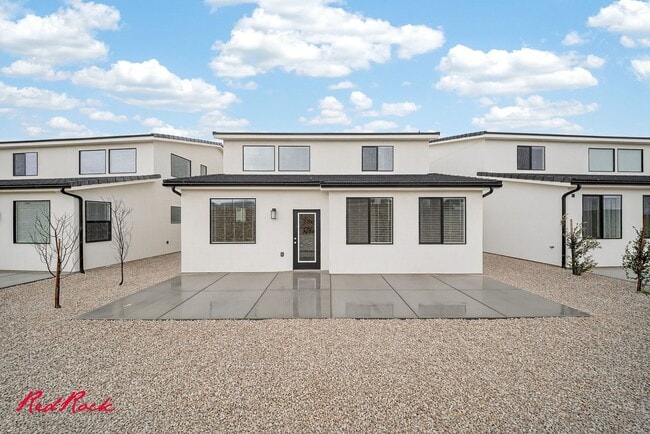 Building Photo - Stunning 4 Bedroom, 3 Bathroom Home in Beautiful Desert Terrace Community