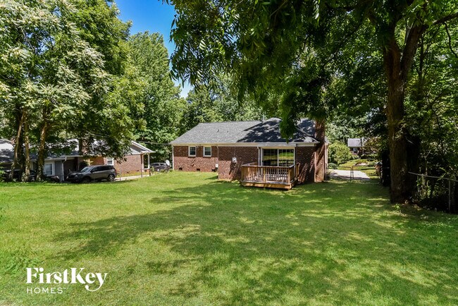 Building Photo - 2314 Killarney Dr