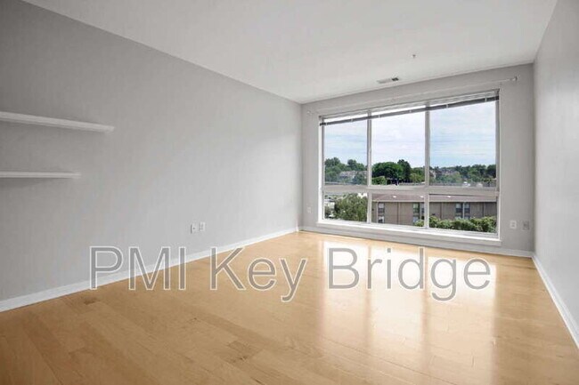 Building Photo - 2200 N Westmoreland St