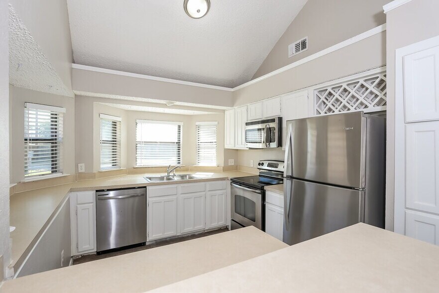 Building Photo - 6306 Pilgrim Ln