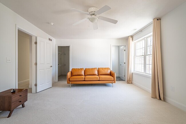 Building Photo - 5 Lowther Pl