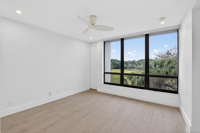 Building Photo - 7835 Lakeside Blvd