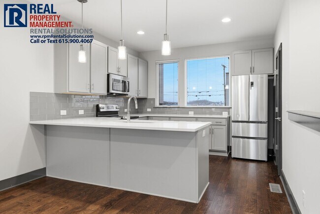 Building Photo - HALF OFF FIRST MONTHS RENT! Lovely 2BR/1.5BA end unit condo 5 mins from Downtown Nashville, washe...