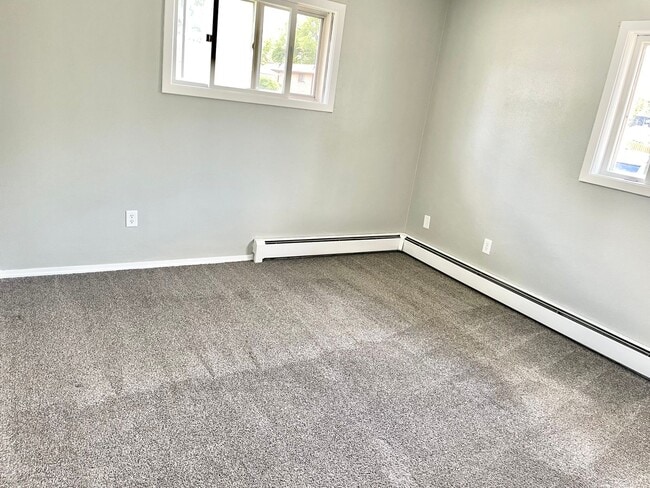 Building Photo - 2 Bedroom 1 Bath Duplex - South Fargo