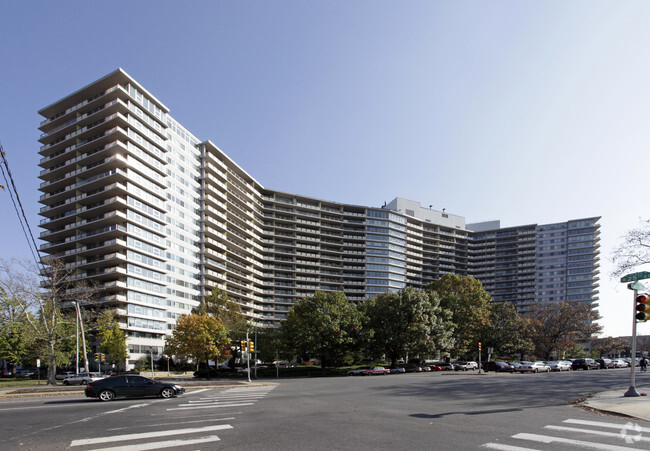 Building Photo - The Philadelphian Condominiums