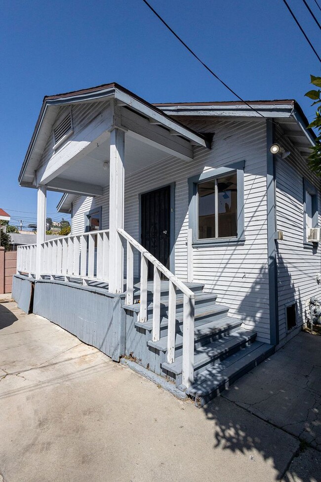 Building Photo - Charming 2BR Back House Near Downtown LA & Dodger Stadium