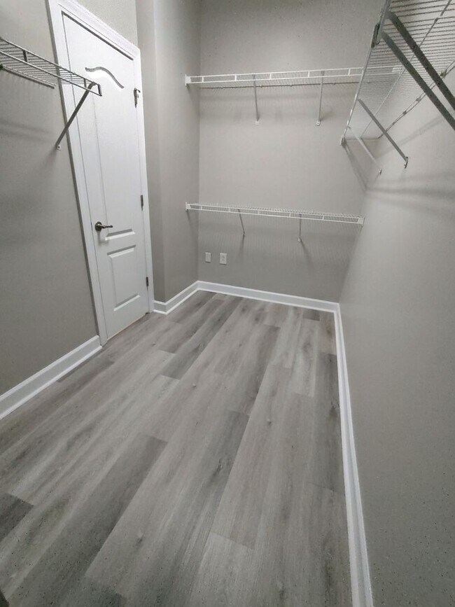 Building Photo - BRAND NEW FLOORING & FRESH PAINT - 3 Bedroom/2.5 Bath Townhome with garage in Wild Wing!