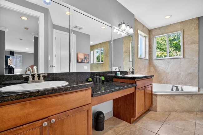 Building Photo - 1705 NE 11th St