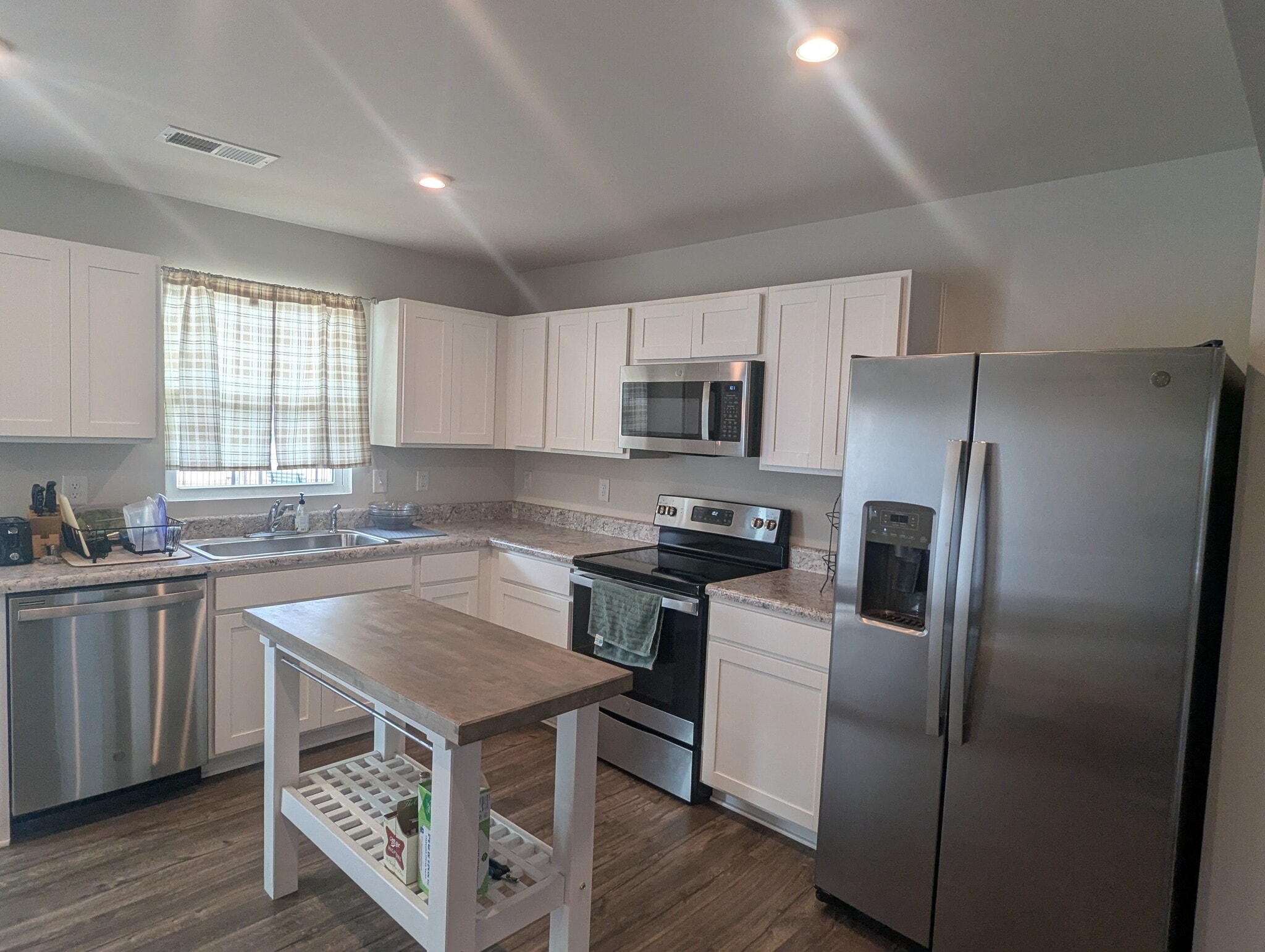 Building Photo - 133 Fernside Ct