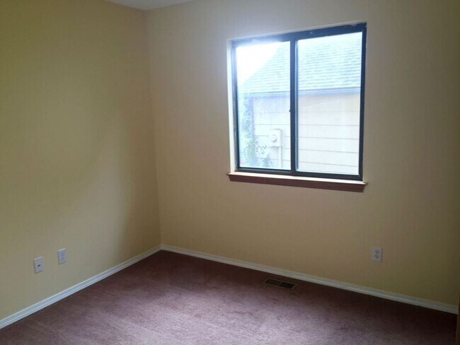 Building Photo - 6460 Mohican Dr