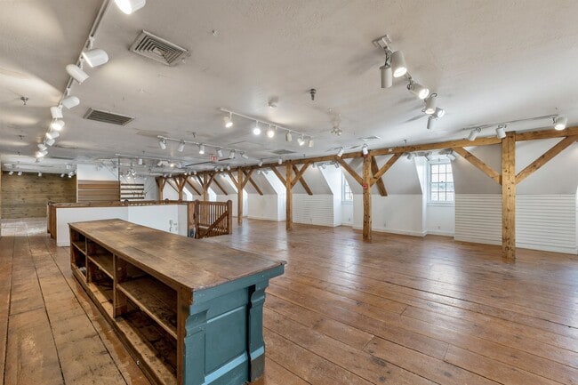 Building Photo - 312 Daniel Webster Hwy