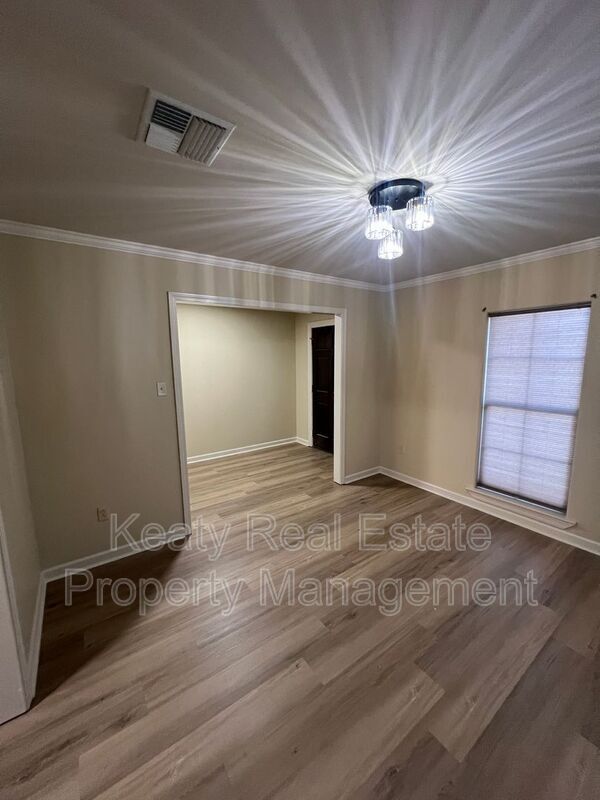 Building Photo - 1510 S Patout St