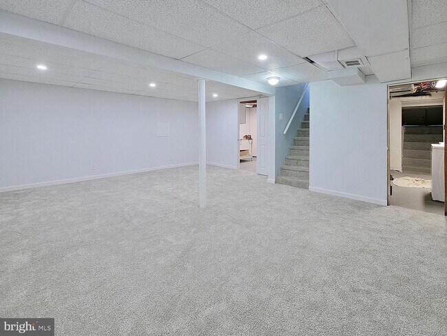 Building Photo - 40 Neeld Ln