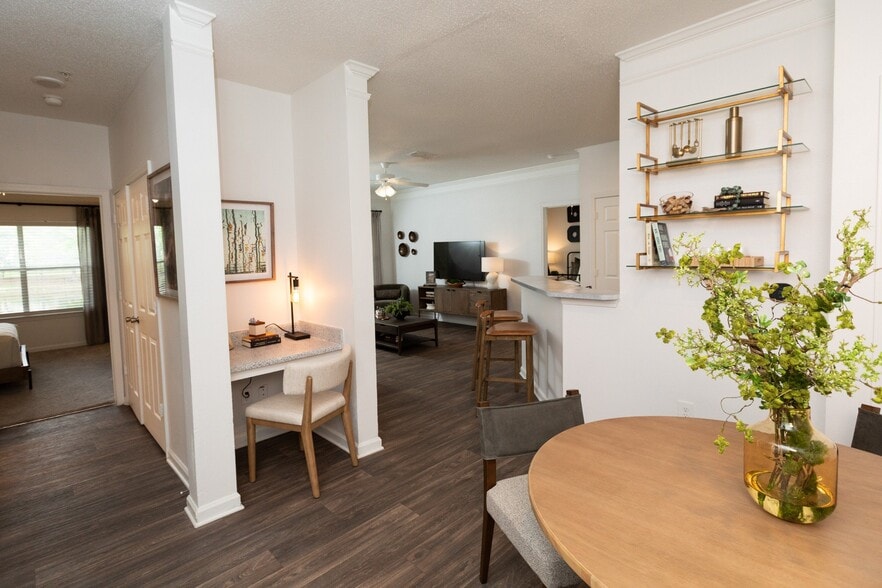 Building Photo - Lakeside Villas