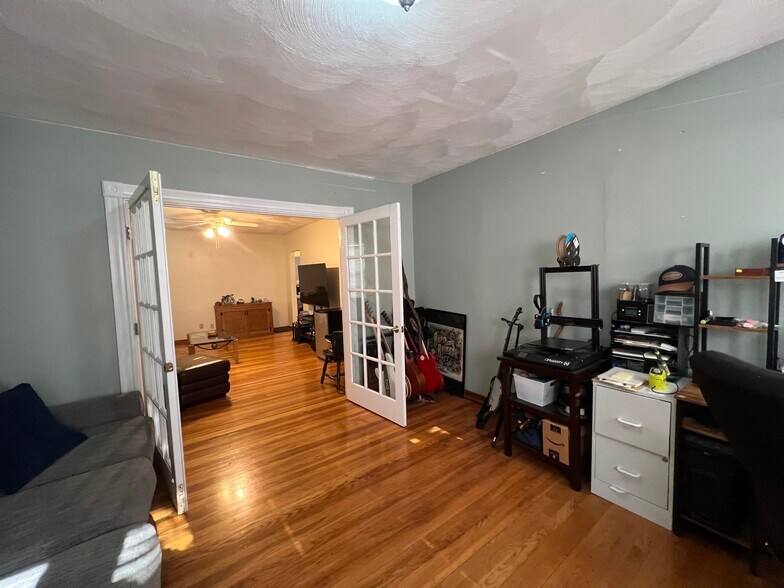 Building Photo - 27 Willard St