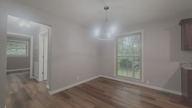 Building Photo - 910 Rexdale Dr