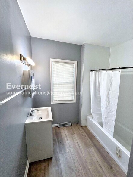 Building Photo - 3443 Regent Rd