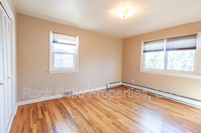 Building Photo - 1529 Walnut Dr