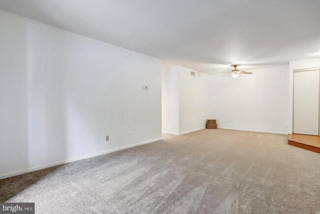 Building Photo - 5912 Cove Landing Rd