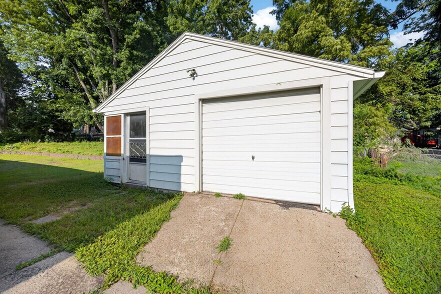 Building Photo - 3902 43rd St
