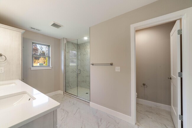 Building Photo - 1211 Shallow Ridge Cir