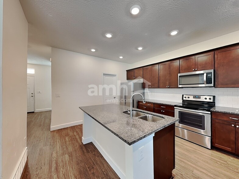 Building Photo - 2325 S Wild Horse Way