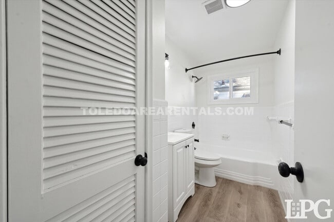 Building Photo - 3058 Nebraska Ave