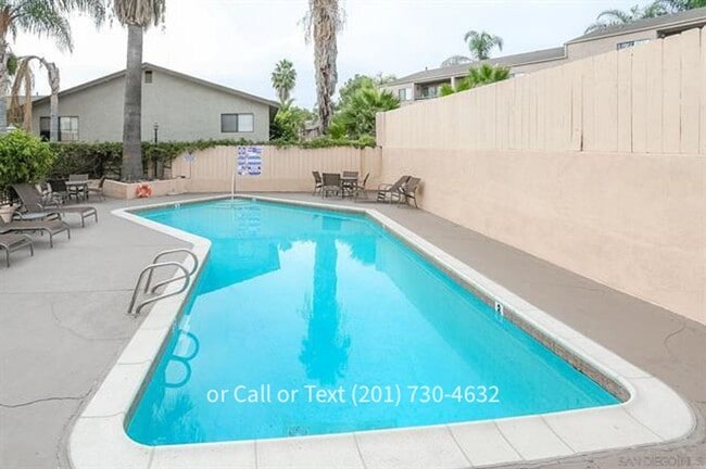 Building Photo - Nice large 2 Bedroom, 2 Bath Condo