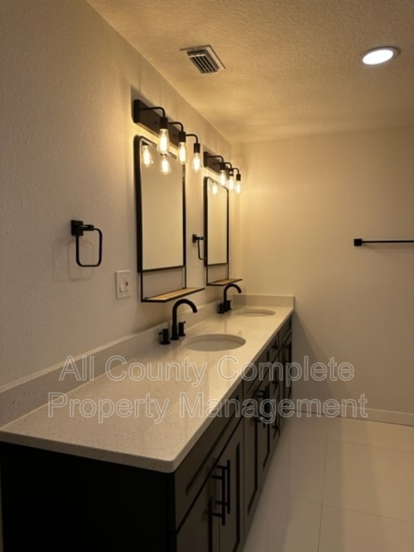 Building Photo - 7616 Lueders Ave