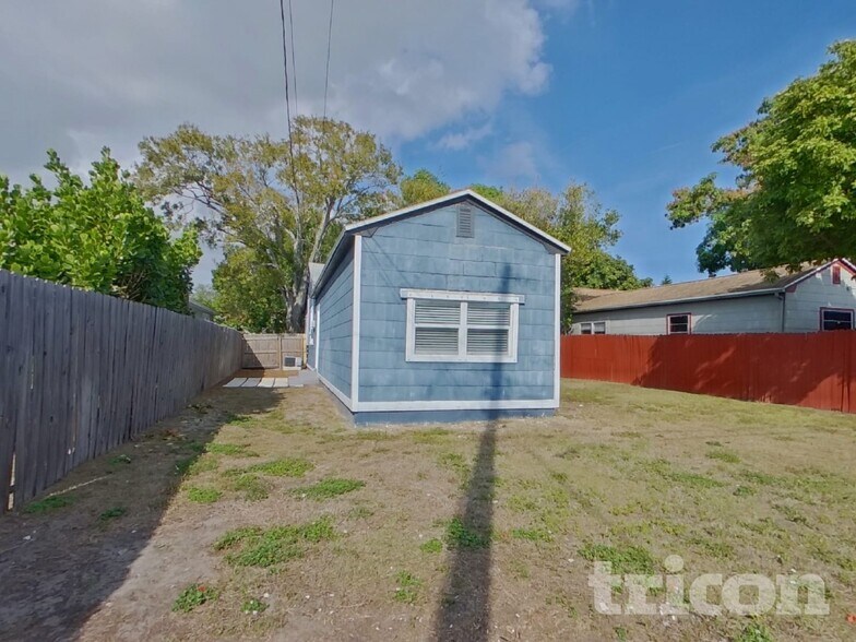 Building Photo - 2462 6th Ave N